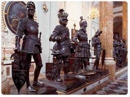 Chiesa della Corte Imperiale e il sarcofago di Massimiliano I
