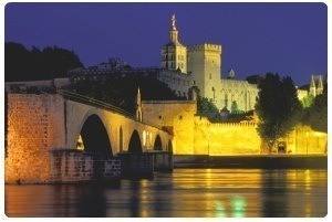 Il ponte di Avignone con il fiume Rodano