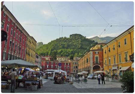 Carrara - Giornata di Mercato