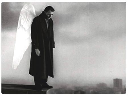 Di che cosa parla il film "Il Cielo Sopra Berlino"?