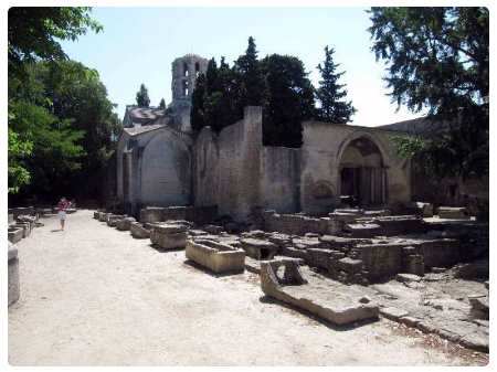 Cimitero romano "Les Alyscamps"