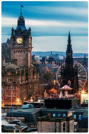 L'imbrunire a Edimburgo