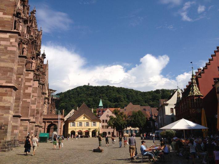 Foto della piazza della cattedrale di Friburgo