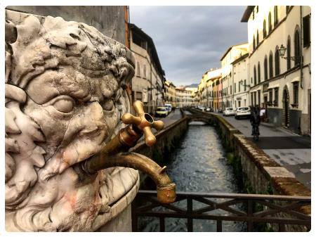 Via del Fosso  a Lucca