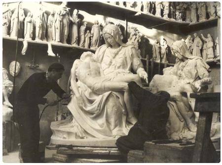 Statue nel laboratorio dello scultore Palla