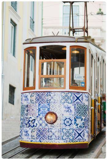 Cosa vedere a Lisbona: Tram foderato di piastrelle