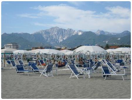 Sfondo Montagne - Marina di Pietrasanta