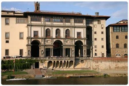 Palazzo degli Uffizzi visti dal fiume