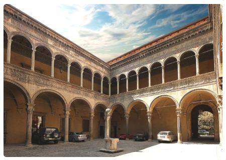 Palazzo Sanuti Bevilacqua degli Ariosti a Bologna