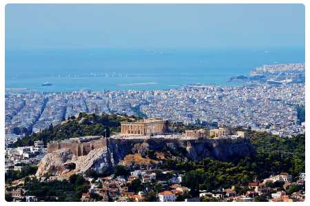 Panorama di Atene con l'Acropoli e il mare