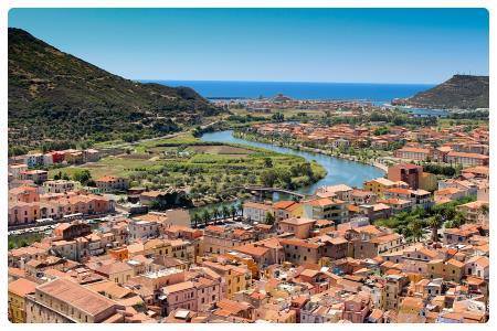 Panorama di Bosa verso il mare