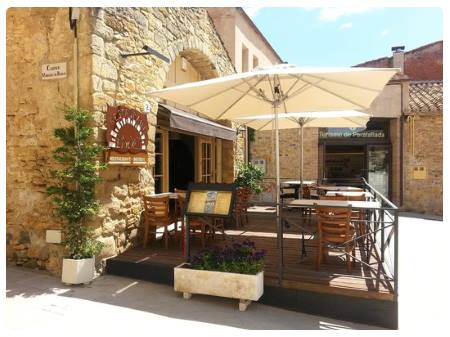 Peratallada - Plaza de las Voltes