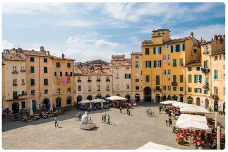 Piazza Anfiteatro - Lucca 
