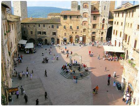 Piazza della Cisterna