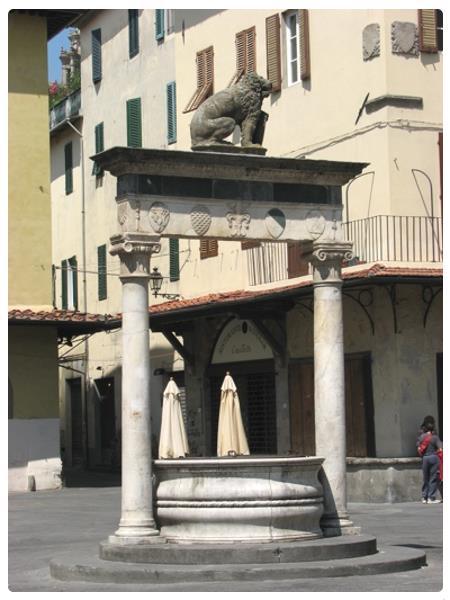 Piazza della Sala - Pozzo del Leoncino
