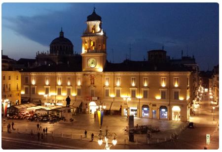 Piazza Garibaldi la sera