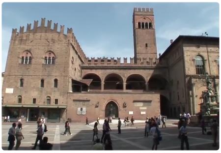 Piazza maggiore a Bologna