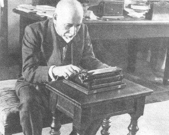 Pirandello alla macchina da scrivere