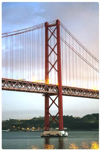 Ponte 25 de Abril a Lisbona