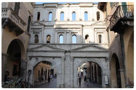 Porta dei Borsari