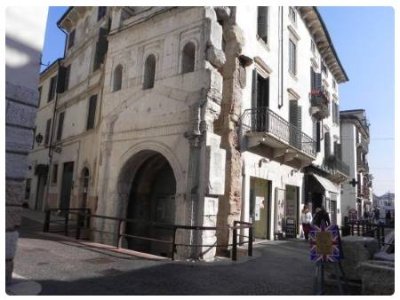 Porta dei Leoni