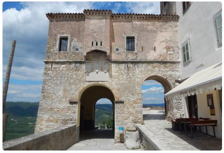 Porte fortificate di Montona