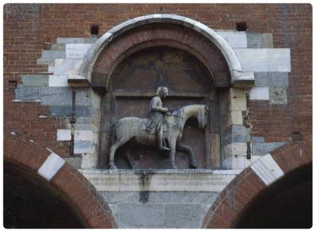 Rilievo di Oldrado da Tresseno a cavallo - Palazzo della Ragione - Broletto - Milano