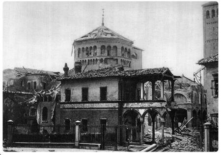 Basilica di Sant'Ambrogio parzialmente distrutta durante la Guerra