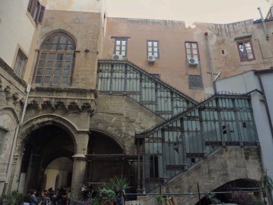 Palazzo dei Normanni - Scalone esterno