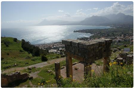 Solunto, scavi e vista panorama