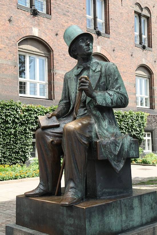 Statua di Andersen a Copenaghen
