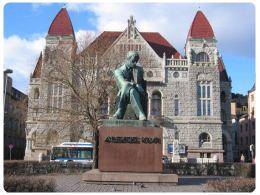 Statua dello scrittore finlandese Aleksis Kivi a Helsinki