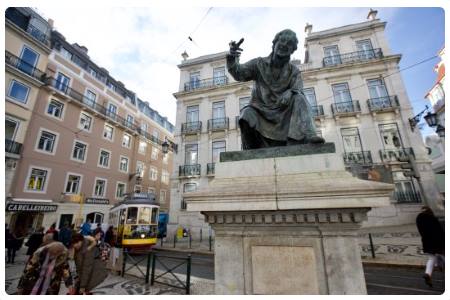 Statua Antonio Ribeiro'O Chiado
