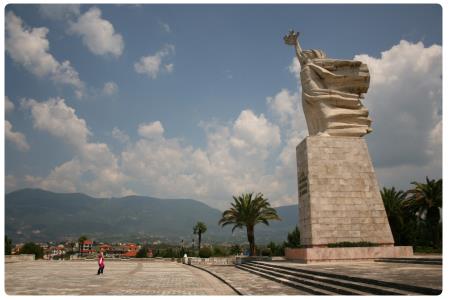 Statua di Madre Albania