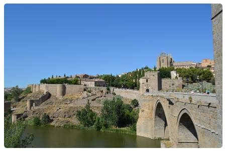 Ponte sul Tago che entra a Toledo