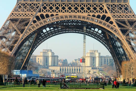 Torre Eiffel dal basso